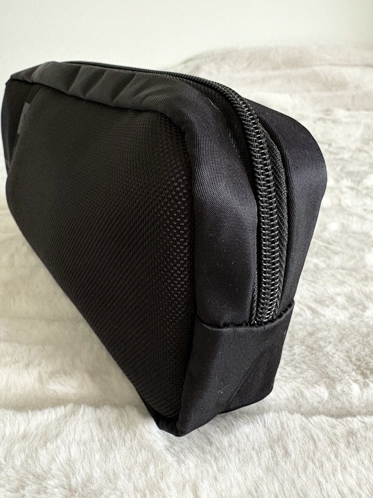 Samsonite Tech Pouch Organizer Bag With USB Charging Pass-Through RFID Black