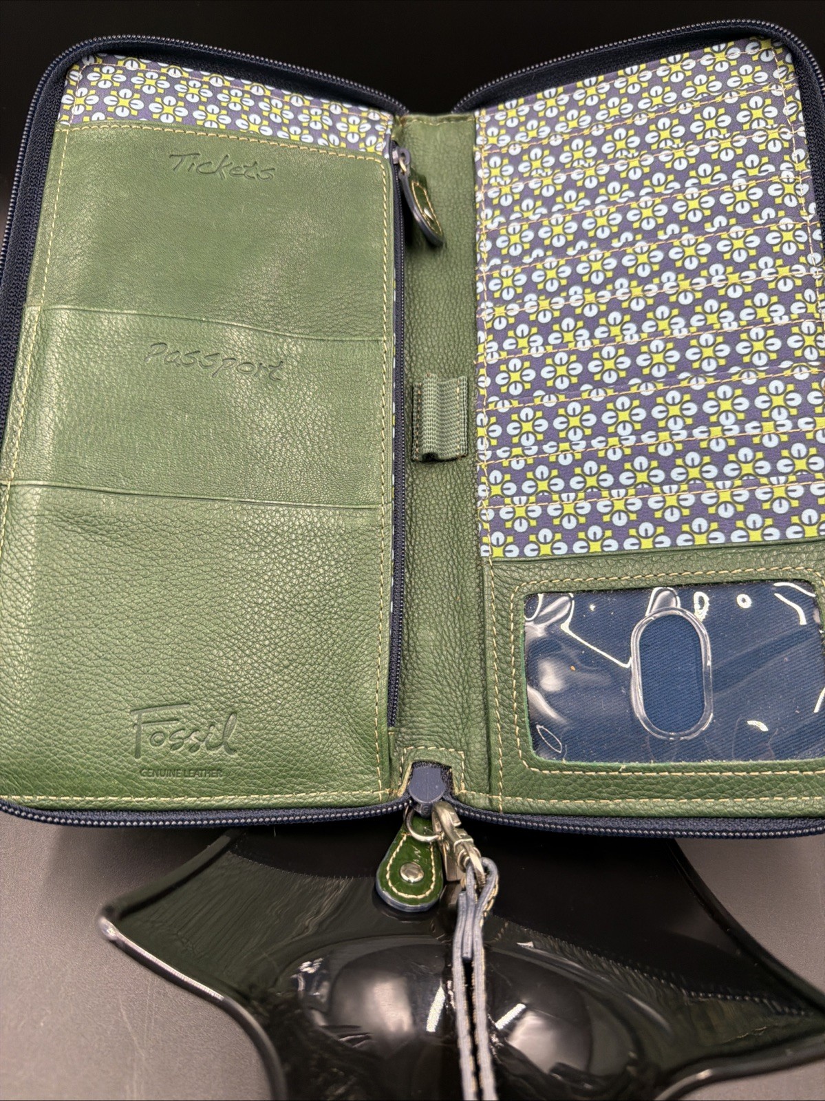 Fossil Green Olive Leather Passport Holder Travel Wallet Zip Around Organizer
