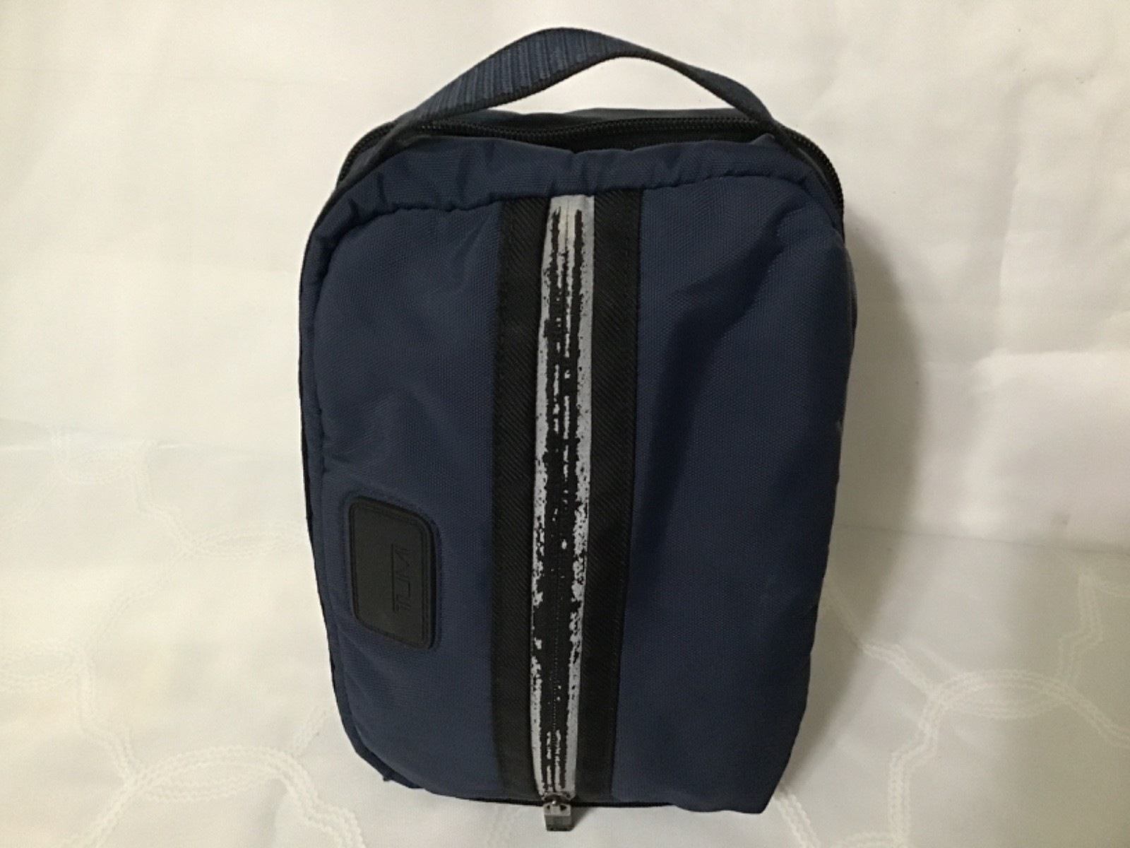 Tumi nylon hanging / carry on handle zip around toiletry travel bag