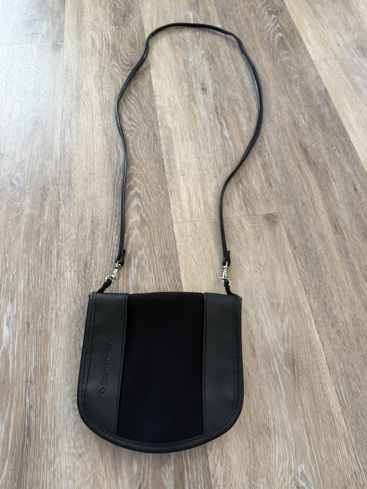Samsonite Crossbody Passport/Travel Bag.