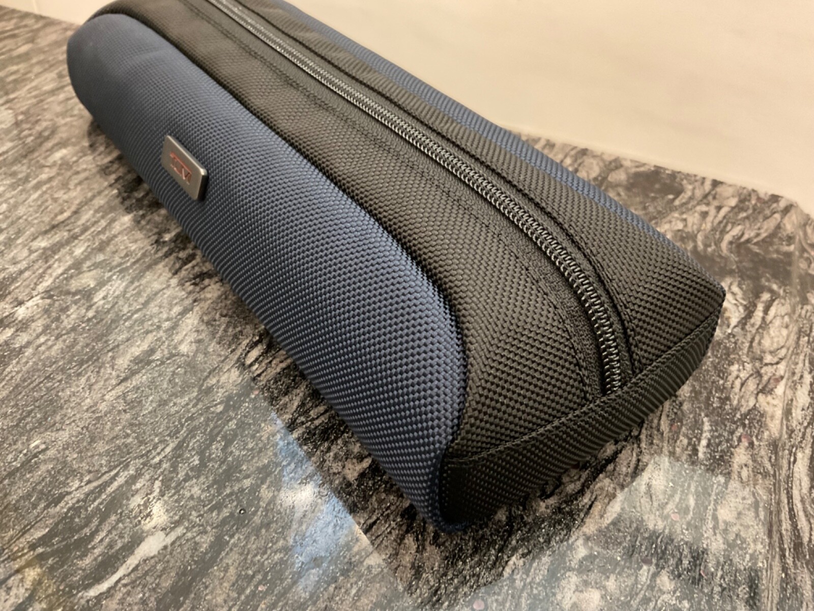 NEW – TUMI Zippered Ballistic Nylon Pencil Case – Cord Pouch – NAVY BLUE & BLACK