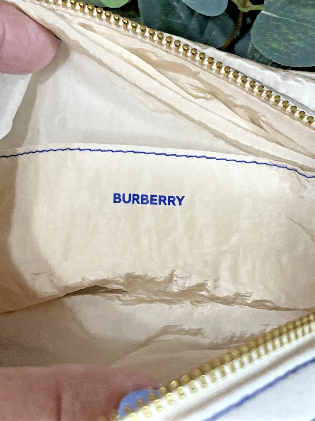 Unisex Burberry Beauty Cream Travel Cosmetic Pouch w/ Blue Detail & Handle Puffy