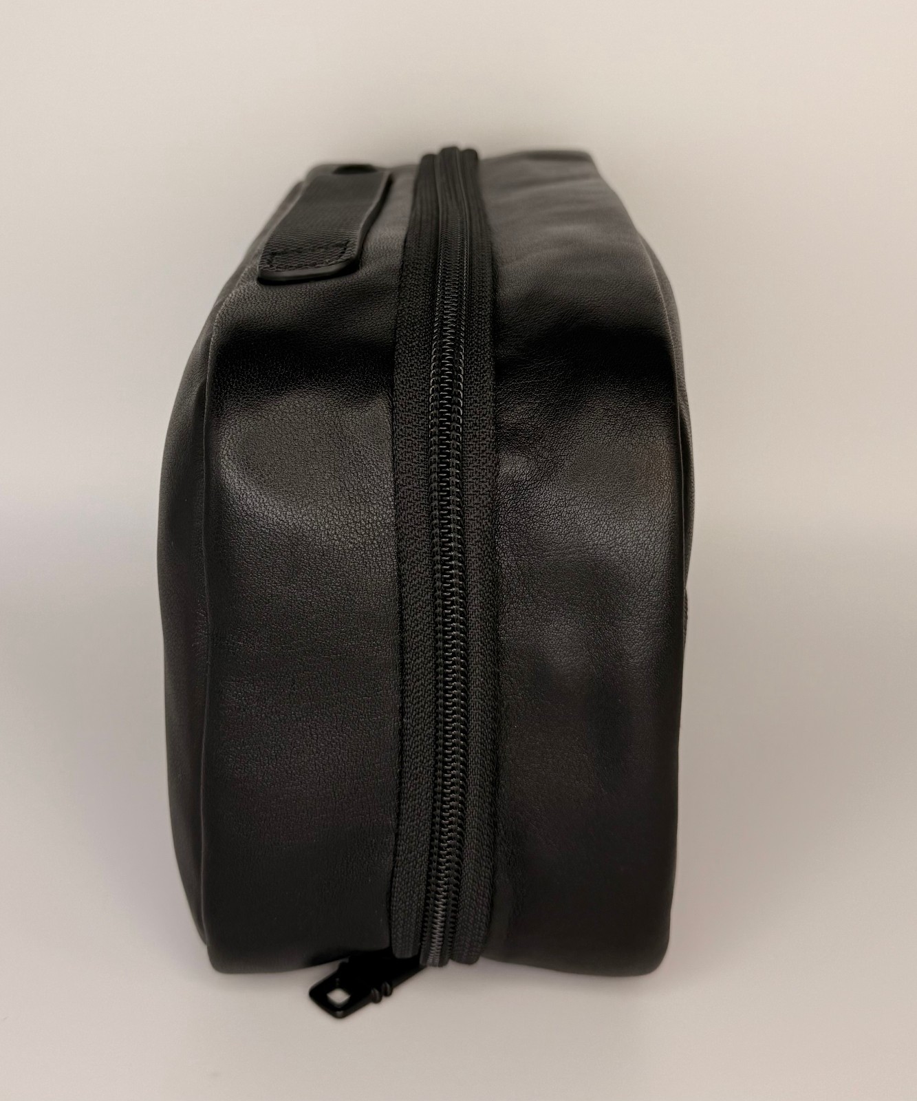 Tumi Alpha Split Travel Kit Black Leather Dopp Kit Toiletry Bag Travel Organizer