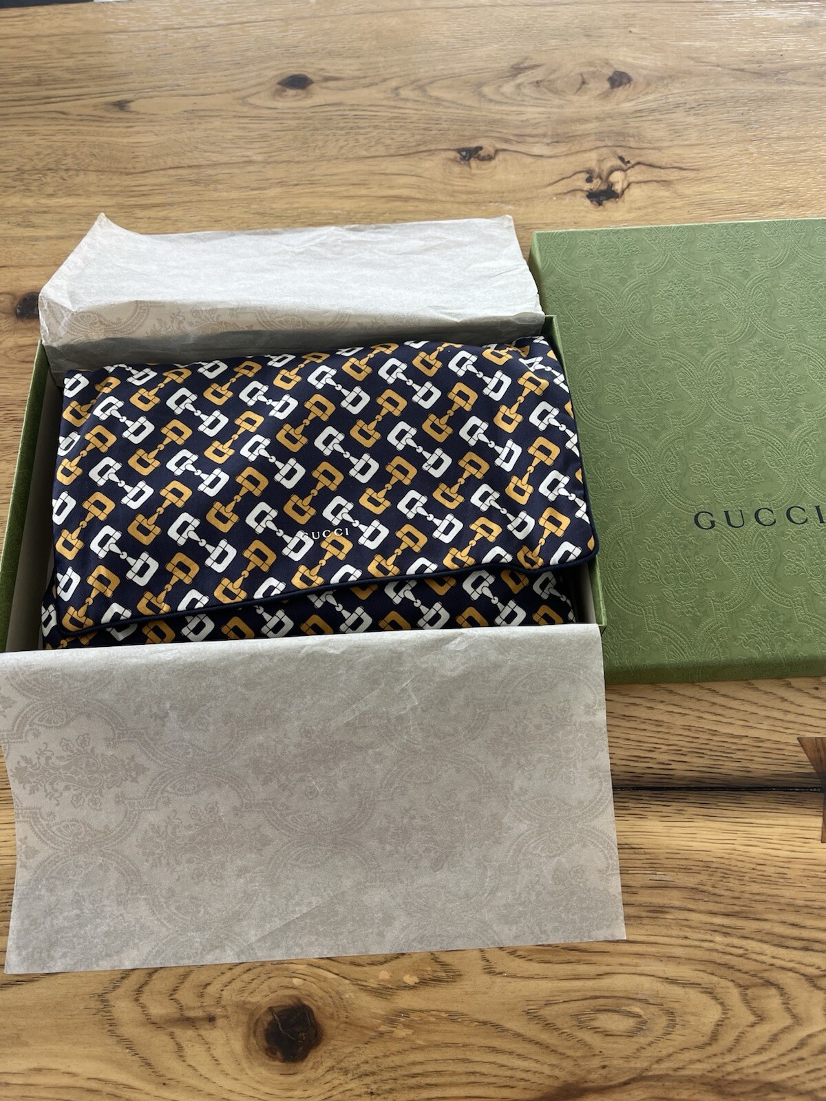 Gucci Travel Set Silk Pouch Bag / Inflatable Silk Neck Pillow NWT