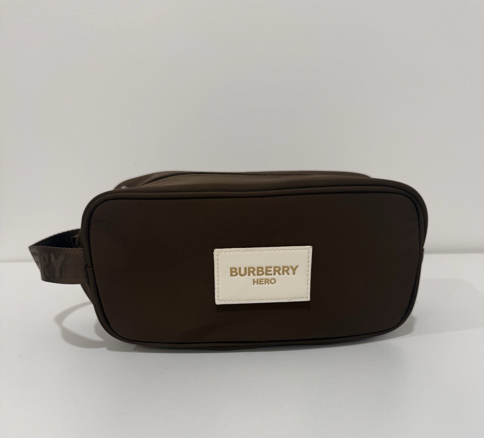 NWOT BURBERRY HERO Dark Brown Toiletry Travel Bag