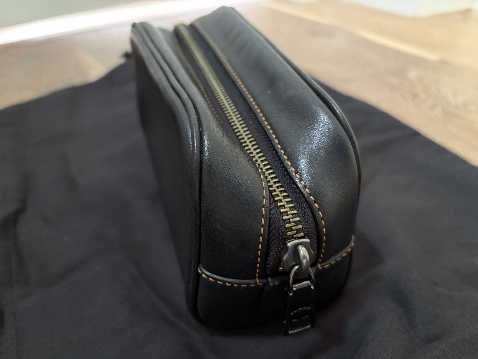 Vintage Coach Black Glove Tanned Leather Zip Toiletry Bag Dopp Kit Travel Case