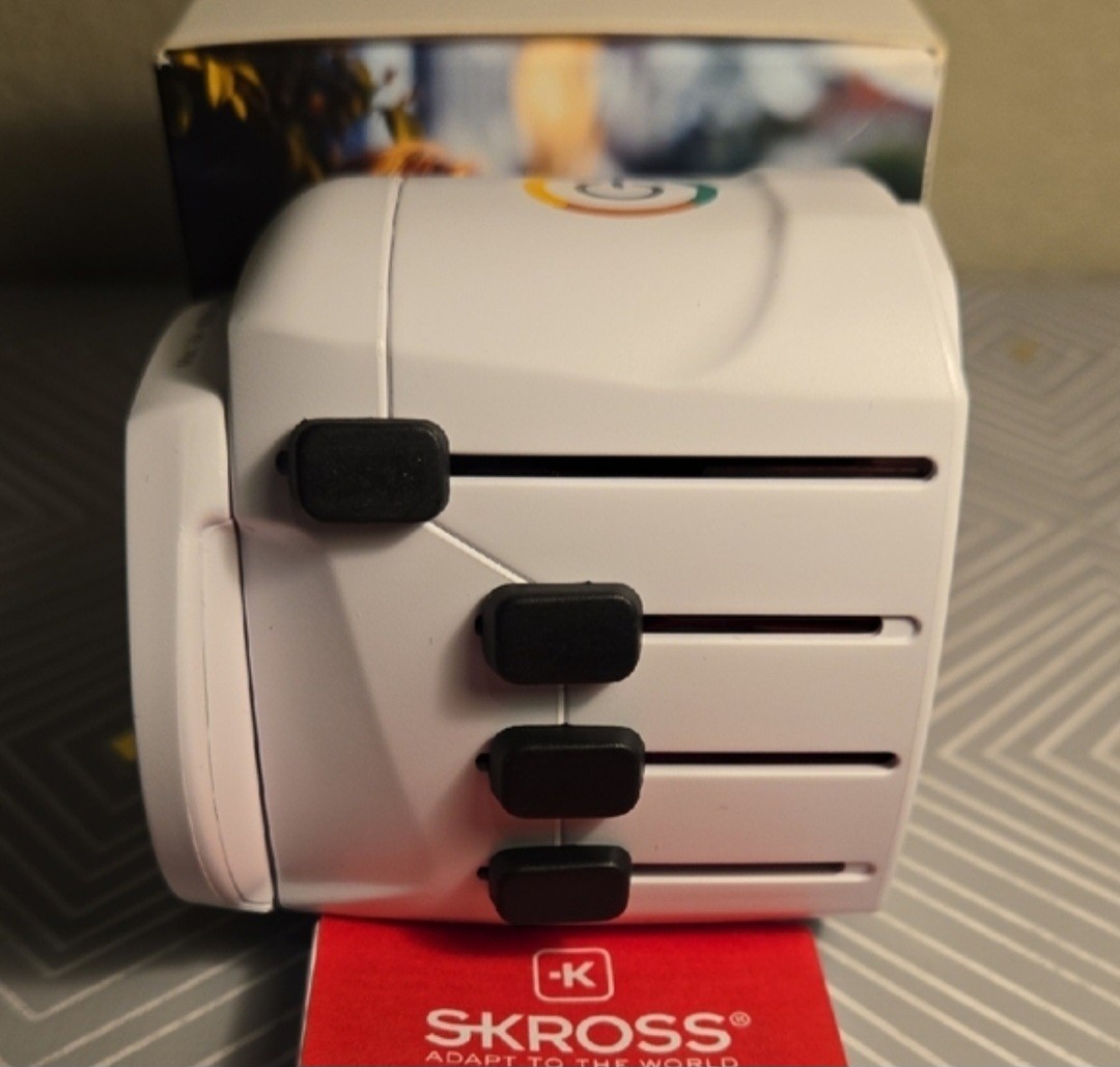 Tumi Grounded Electric Travel Adaptor Skross World Adaptor Pro