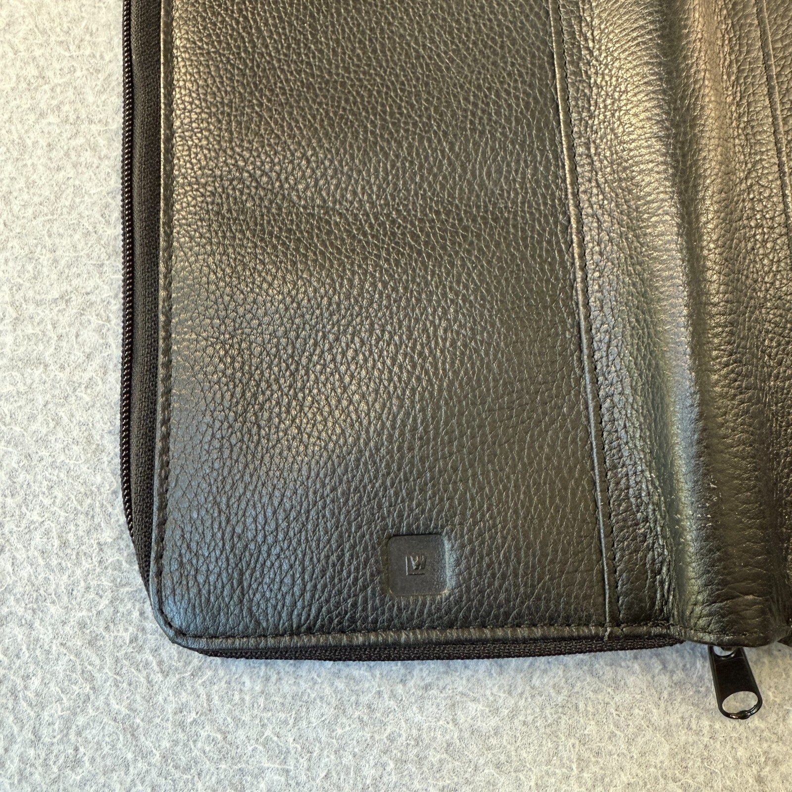 Wilsons Leather Pelle Studio Black Card Organizer Wallet Travel Passport Case