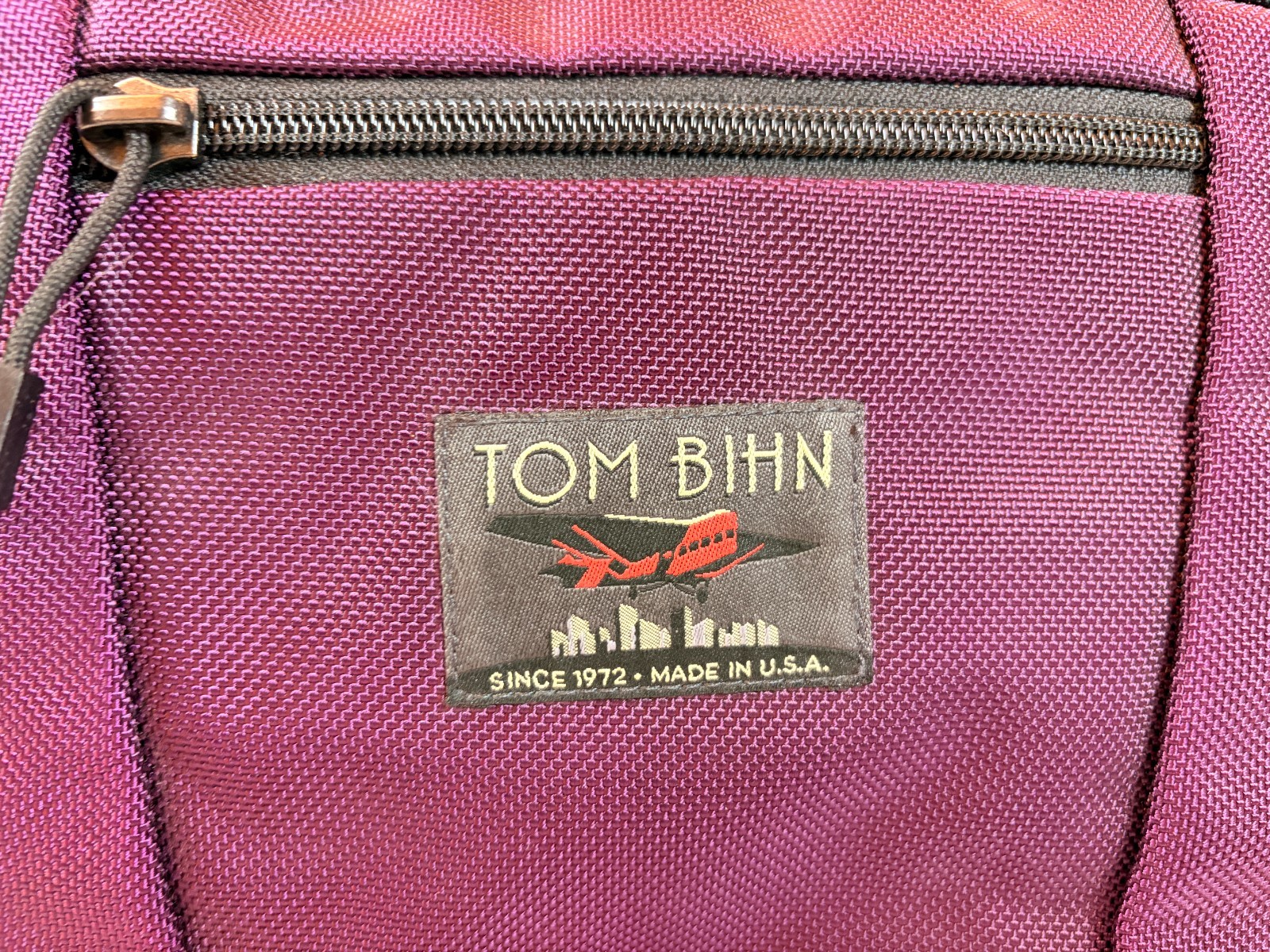 Tom Bihn Parental Unit Aubergine/Wasabi Messenger Bag EXCELLENT CONDITION