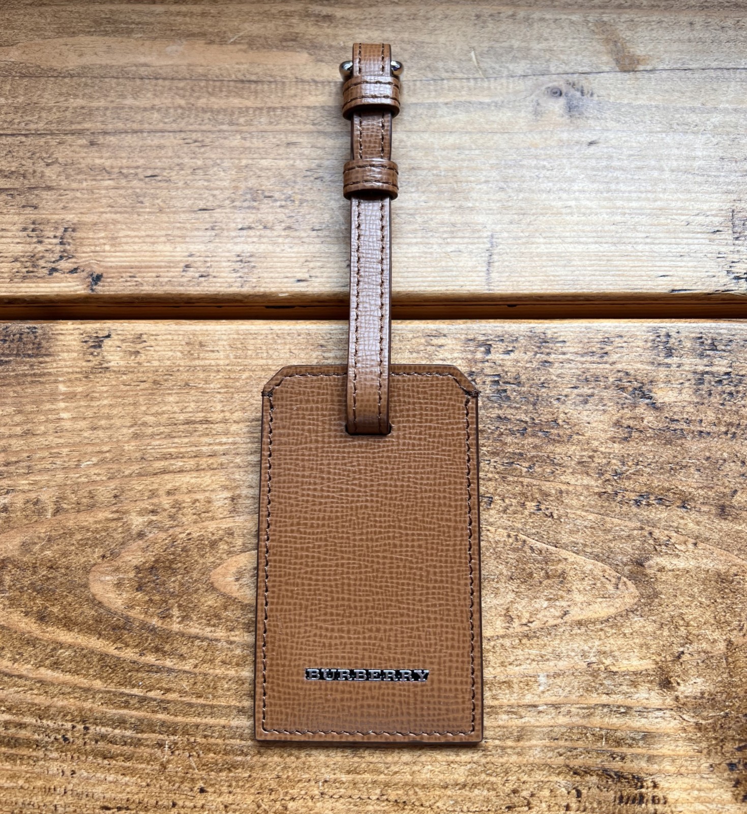 New without tags Burberry Leather Luggage Tag Holiday Designer Burberrys