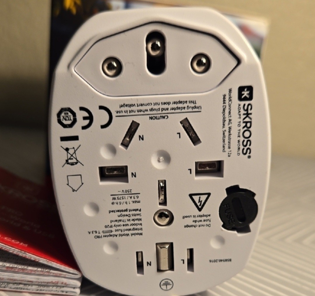 Tumi Grounded Electric Travel Adaptor Skross World Adaptor Pro