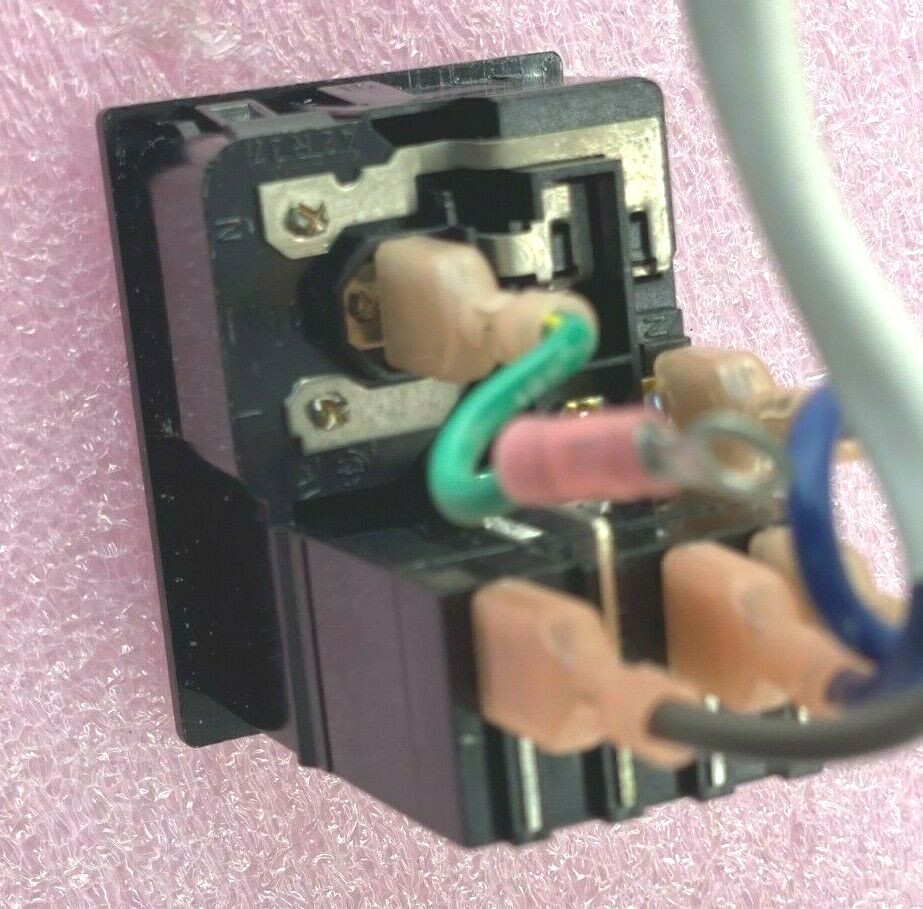 EMPLOYER UNIQUIPMENT 250V 10A PLUG/ADAPTER